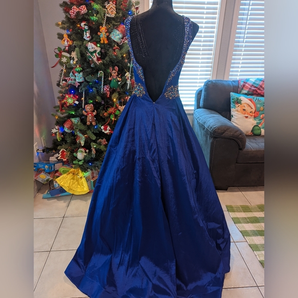 Macduggal - Picture 2 of 4